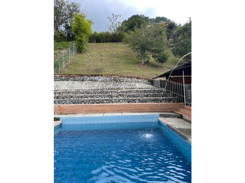 Finca de 1.300m2 con piscina en venta La Buitrera Palmira Valle - 2