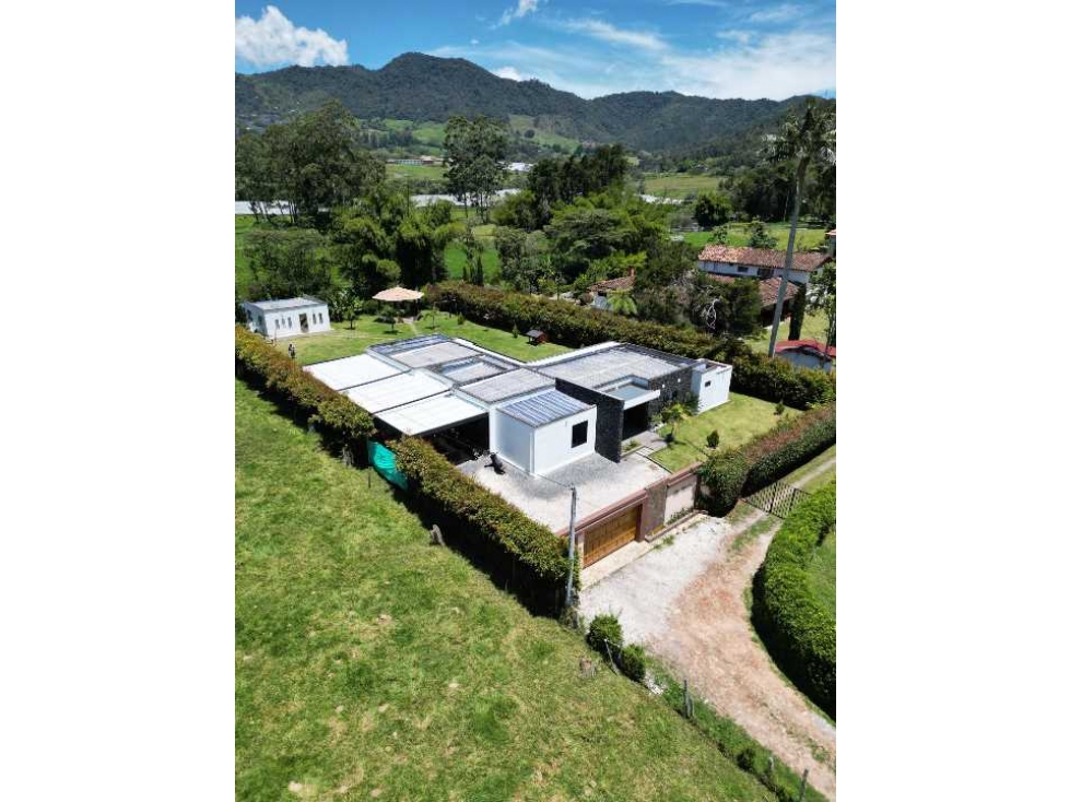 Finca de un solo nivel con casa de mayordomo La Ceja — foto 2