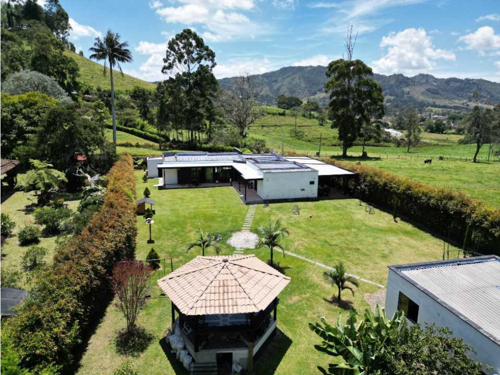 Finca de un solo nivel con casa de mayordomo La Ceja — foto 3