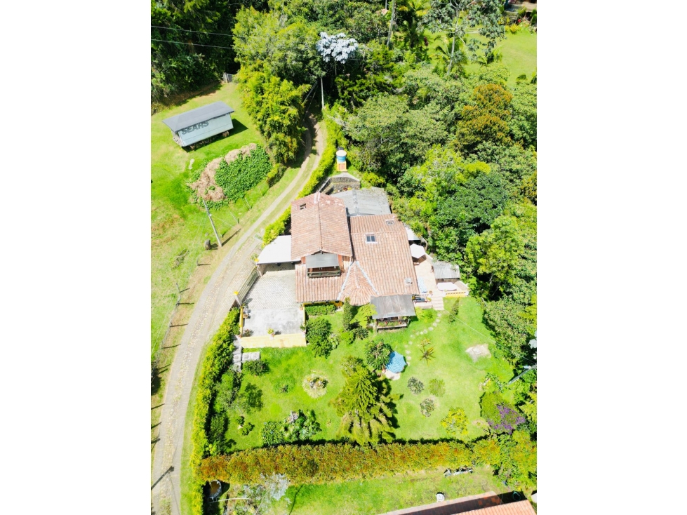 Finca en condominio excelente ubicación