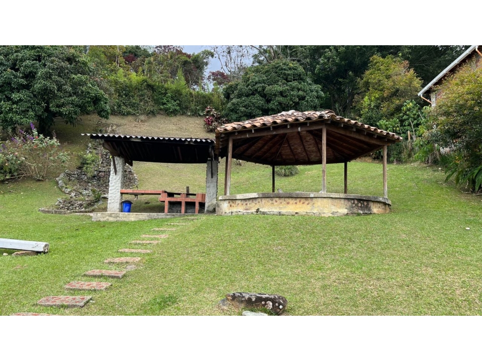 Finca en Girardota con piscina, 4 alcobas, kiosco, BBQ y vista panorám — foto 3