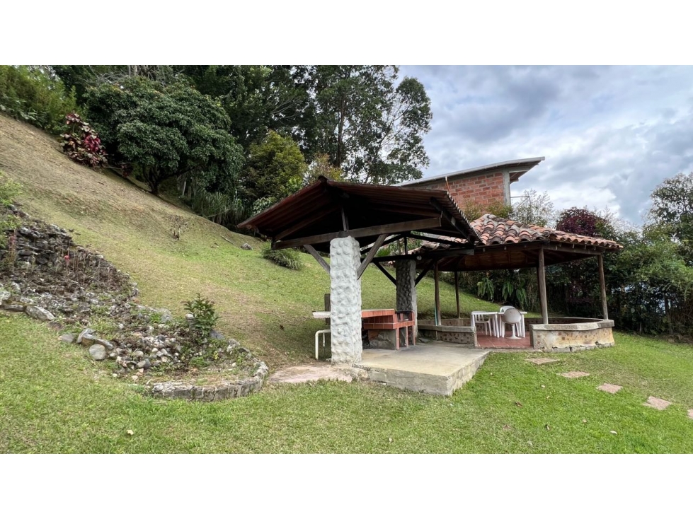 Finca en Girardota con piscina, 4 alcobas, kiosco, BBQ y vista panorám — foto 4