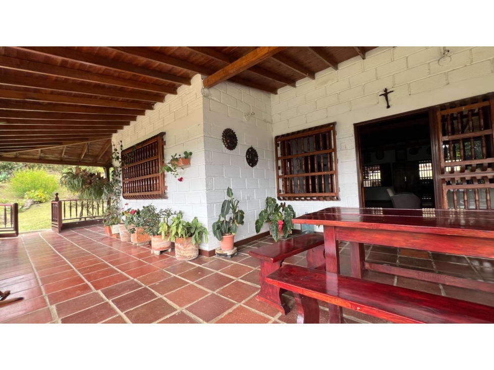 Finca en Girardota con piscina, 4 alcobas, kiosco, BBQ y vista panorám — foto 5