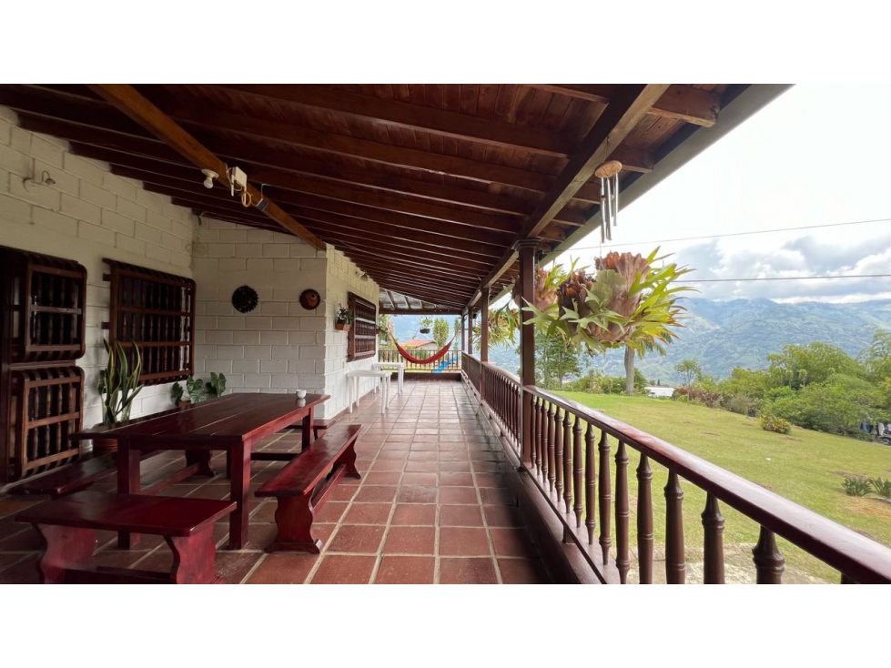 Finca en Girardota con piscina, 4 alcobas, kiosco, BBQ y vista panorám — foto 6