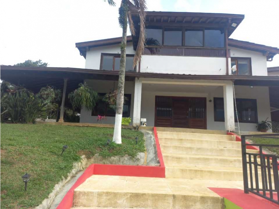 Finca 5.800 m², 6 alcobas, vereda El Totumo, Girardota