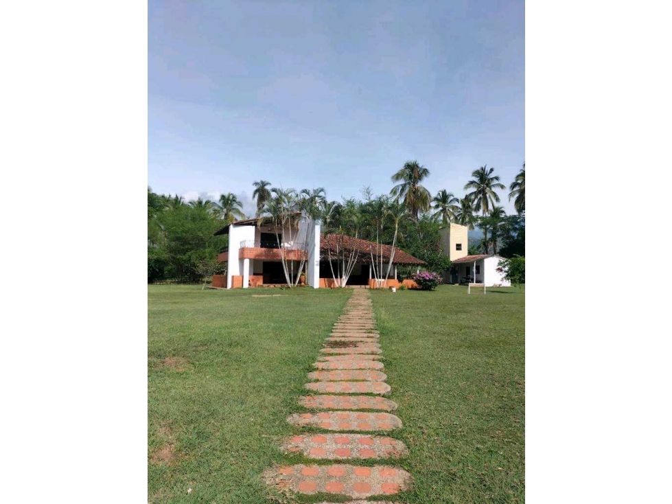 Finca en Santa Fé de Antioquia, Muy Cerca al Pueblo