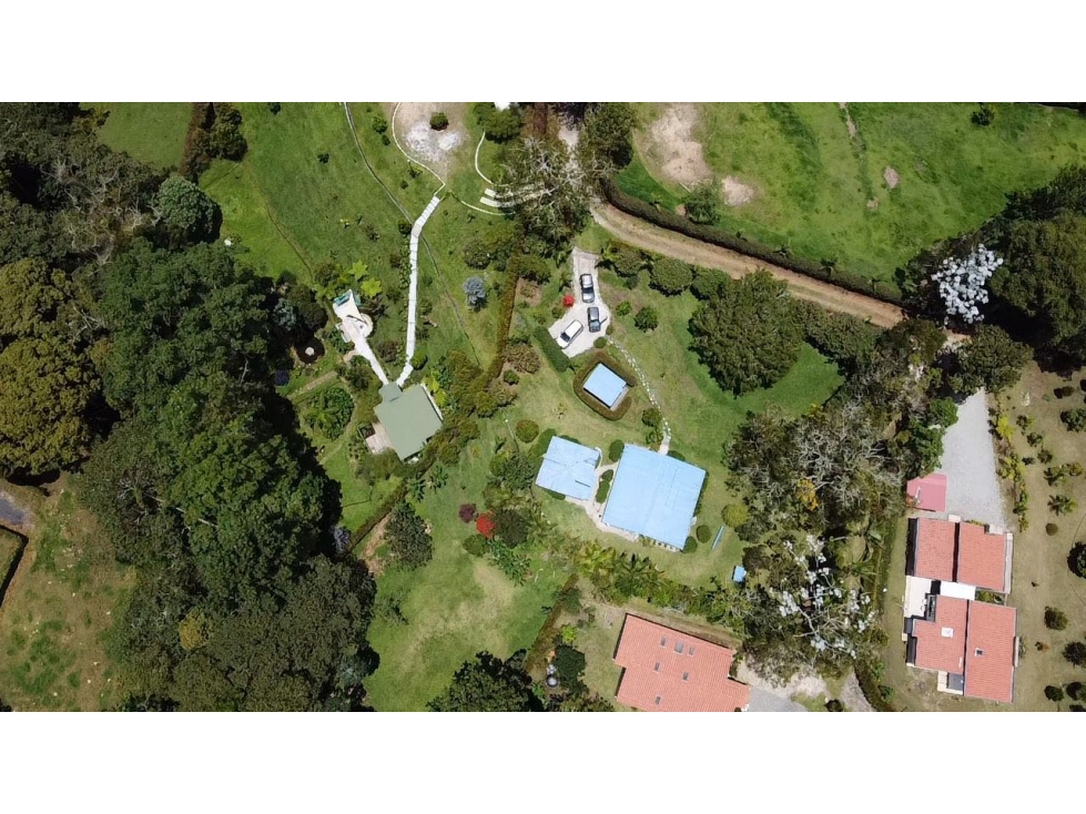 Finca en unidad cerrada en el Canadá sector aguas claras