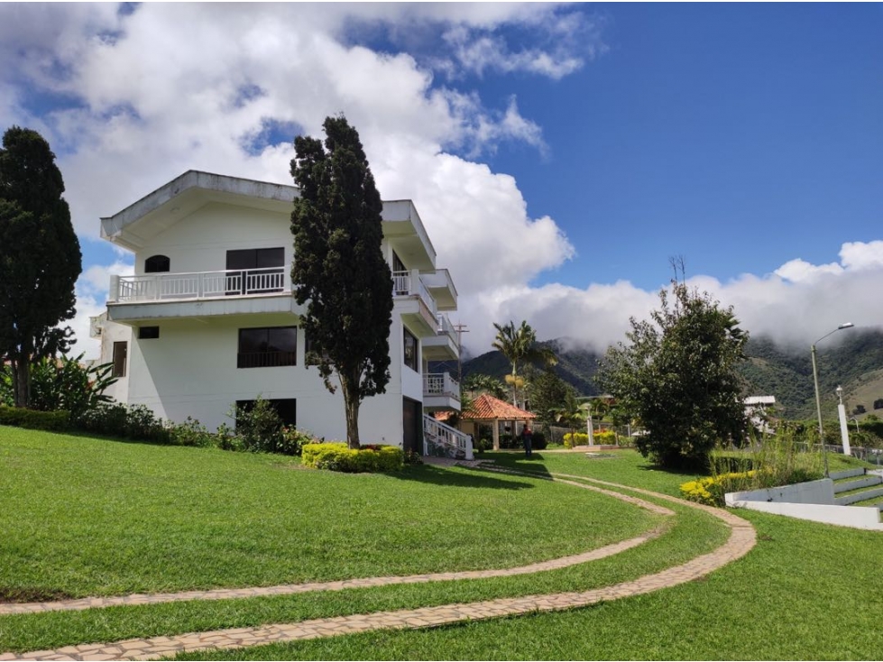 Finca en venta en condominio campestre - Lago Calima El Darién Valle - 1