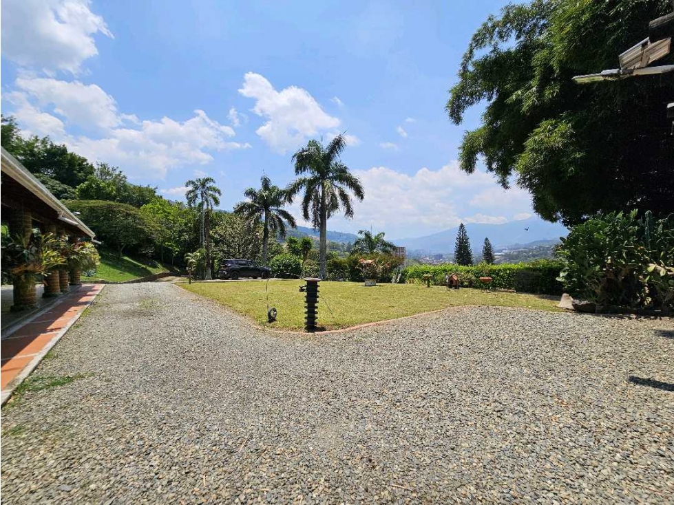 Impresionante Finca de 3000m² con Casa de 511m² en Venta, Copacabana
