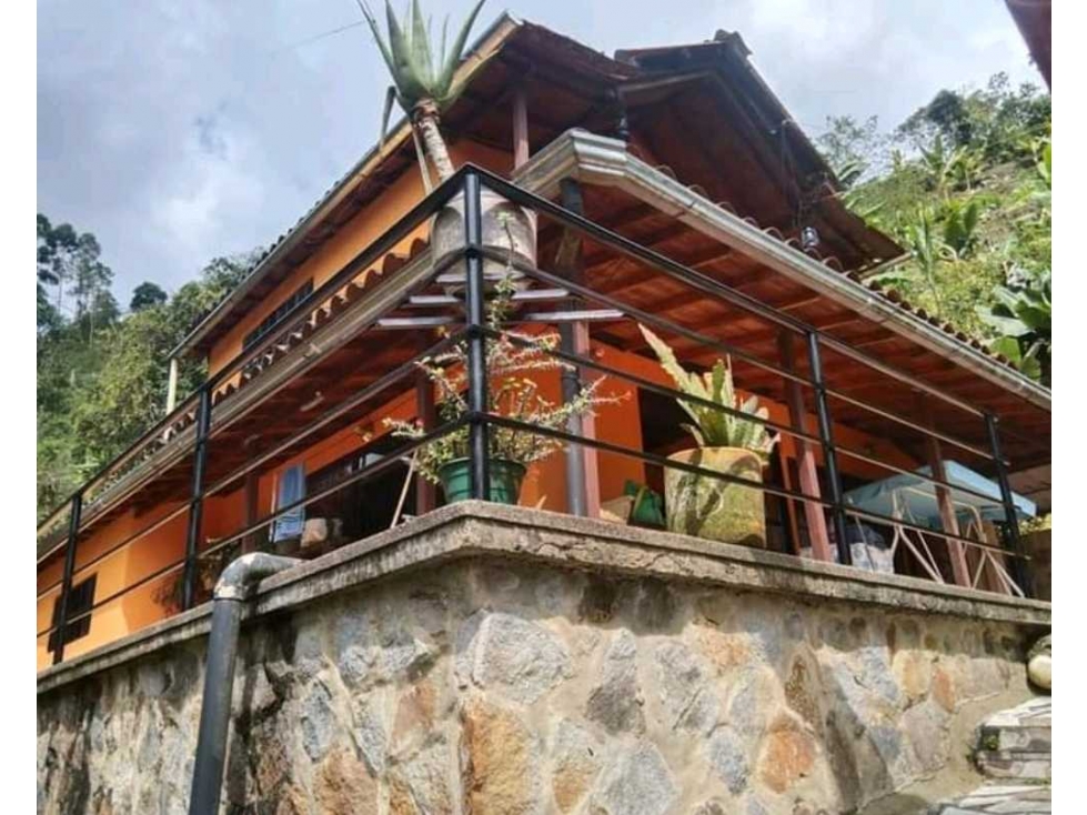 CASA QUINTA EN VENTA LA VEGA- AMOBLADA CON PISCINA.