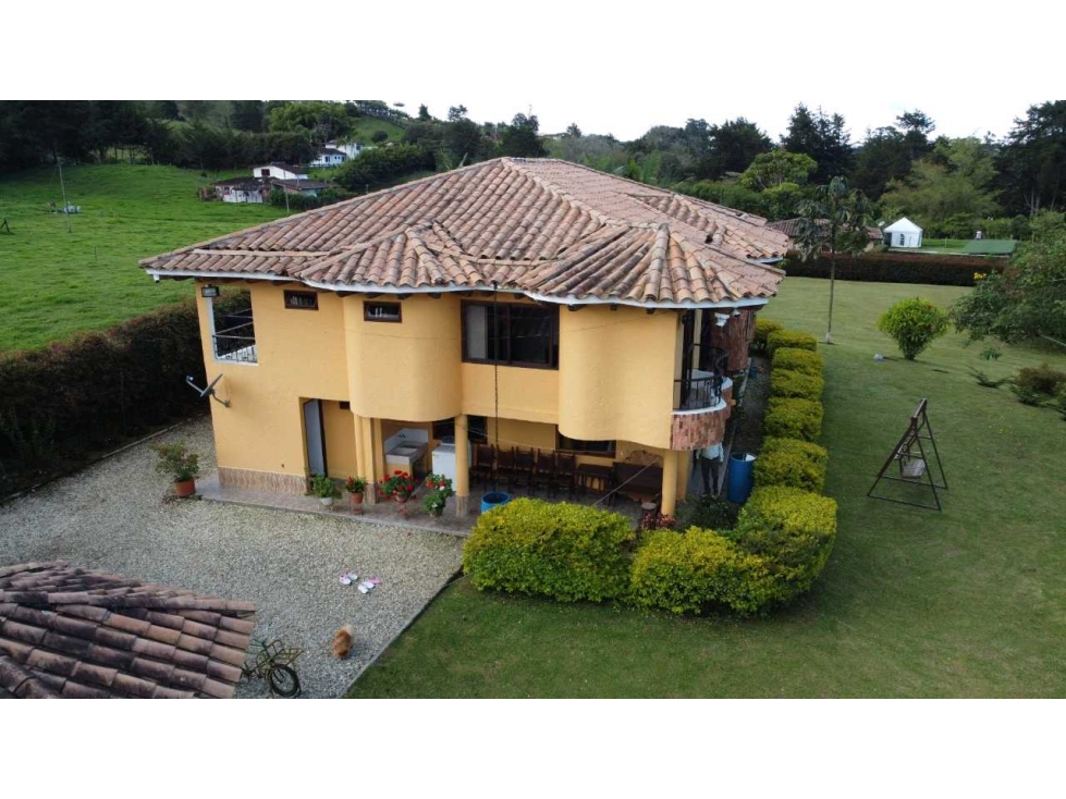 Finca en venta en Rionegro 3.750 m², 374 m² construidos, 7 hab