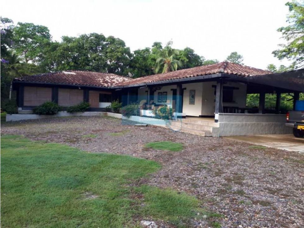 Finca 100% hecha muy cerca a Puerto Berrio junto a Ruta del Sol - 4