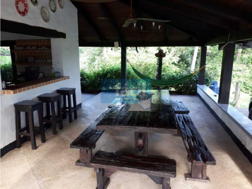Finca 100% hecha muy cerca a Puerto Berrio junto a Ruta del Sol - 2