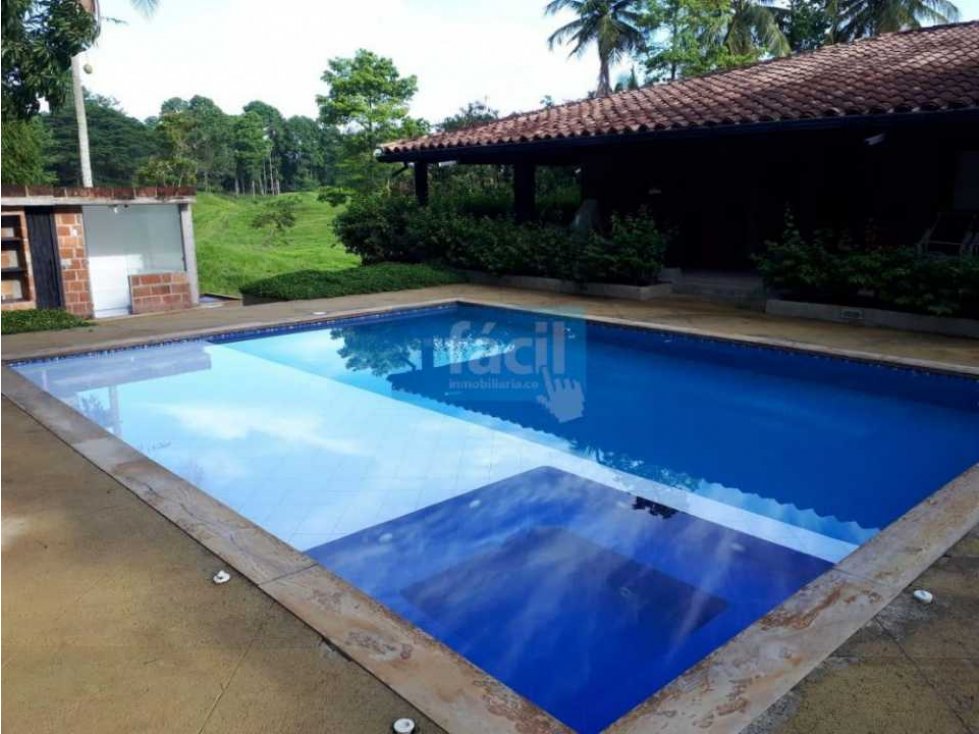 Finca 100% hecha muy cerca a Puerto Berrio junto a Ruta del Sol - 6