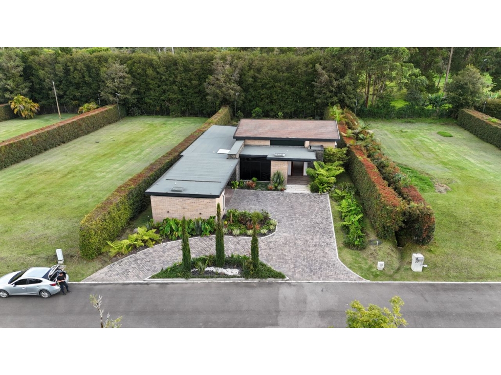 FOR RENT | Hermosa casa de arquitectura moderna ubicada en Llanogrande — foto 2