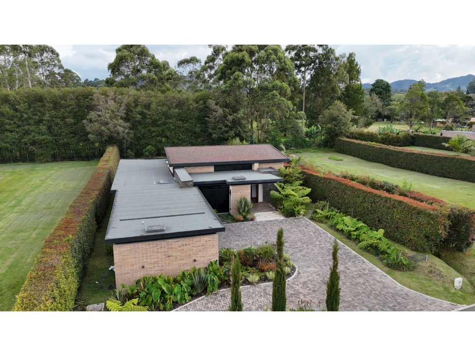 FOR RENT | Hermosa casa de arquitectura moderna ubicada en Llanogrande — foto 3