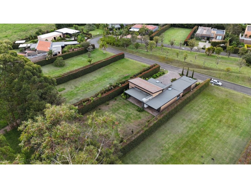 FOR RENT | Hermosa casa de arquitectura moderna ubicada en Llanogrande — foto 4