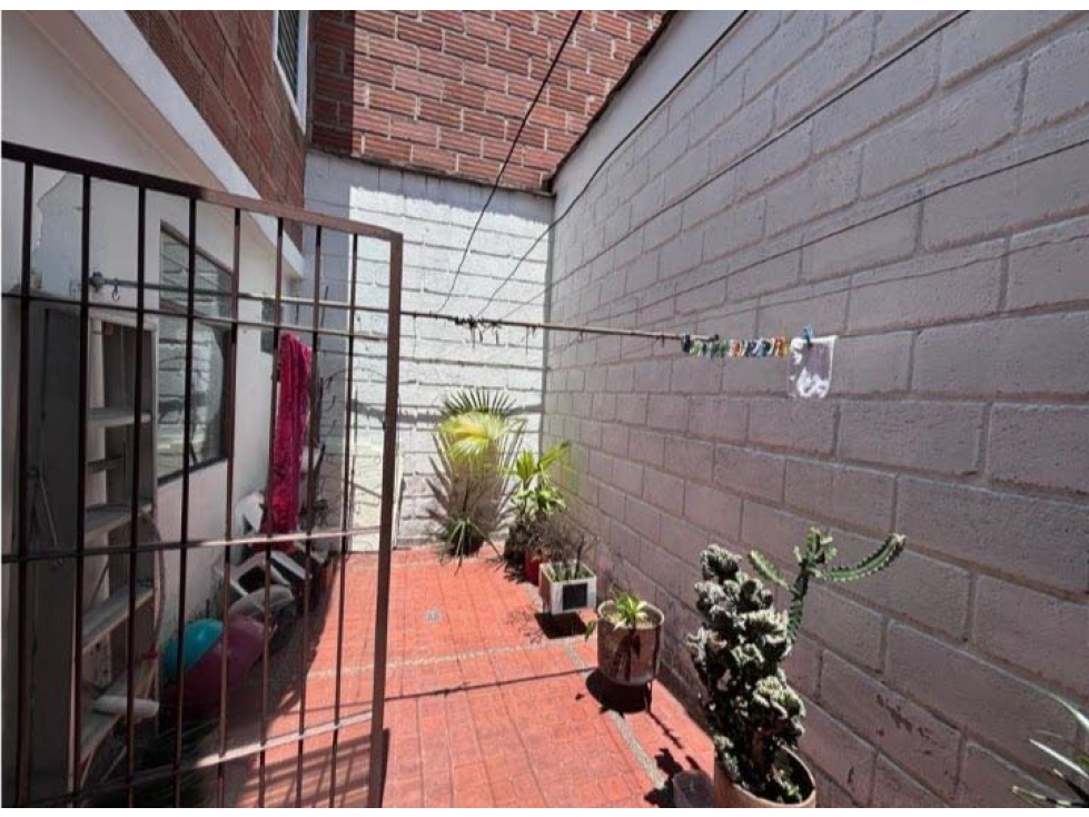 For Sale. Home In La Castellana-Medellín — foto 3