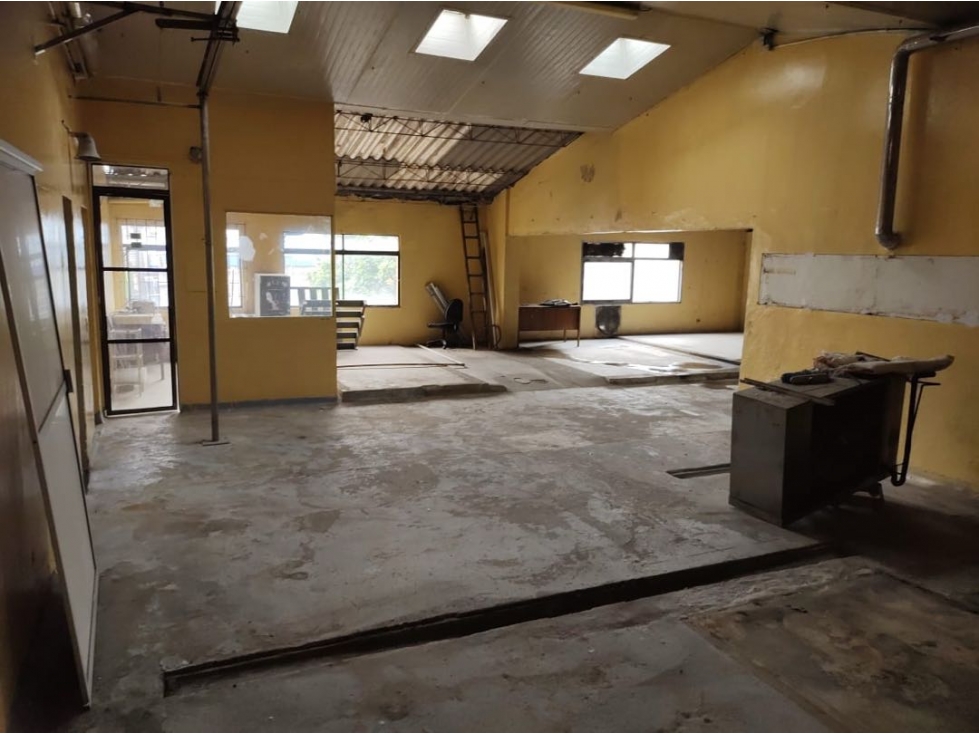 For Sale. Warehouse In An Industrial Area Of Guayabal~Medellin — foto 2