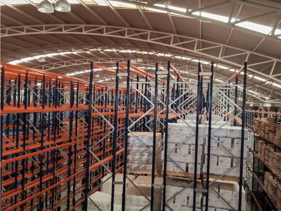 FUNZA ARRIENDO BODEGA CON ESTANTERIA SIBERIA CALLE 80 - 4