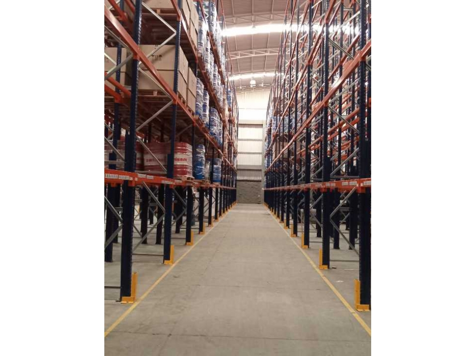 FUNZA ARRIENDO BODEGA CON ESTANTERIA SIBERIA CALLE 80 - 5