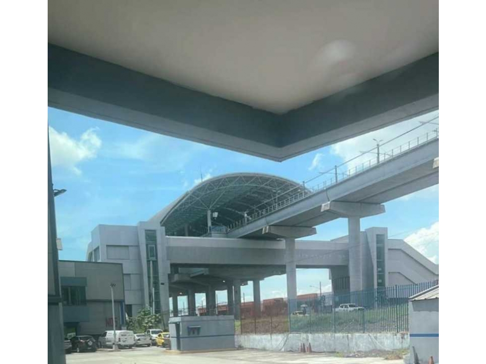 GALERA COMERCIAL CON OFI-DEPOSITO PRECIO POR DEBAJO DEL AVALUO — foto 2