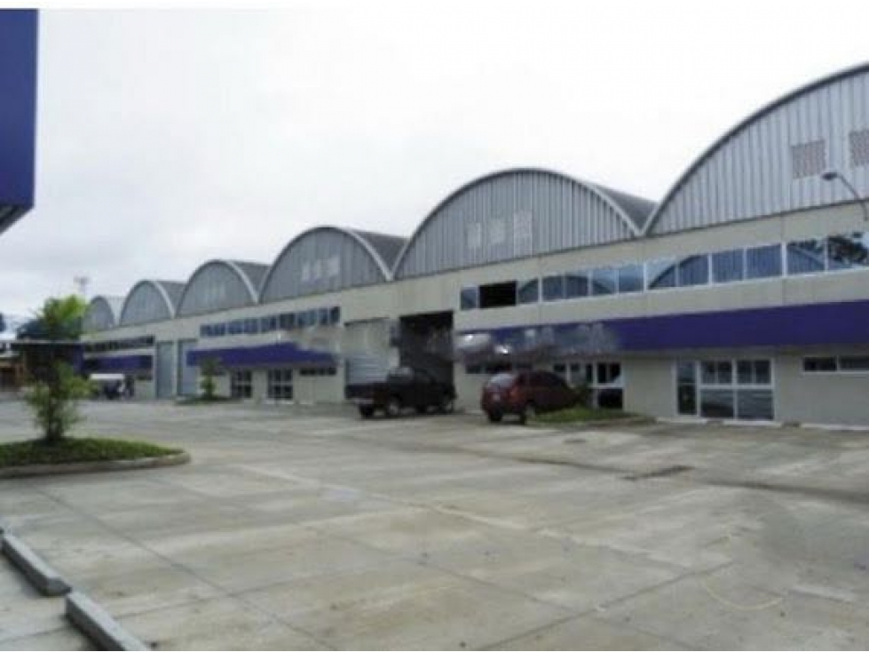 Galera Comercial en Tocumen 780m² con Oficinas y Parking