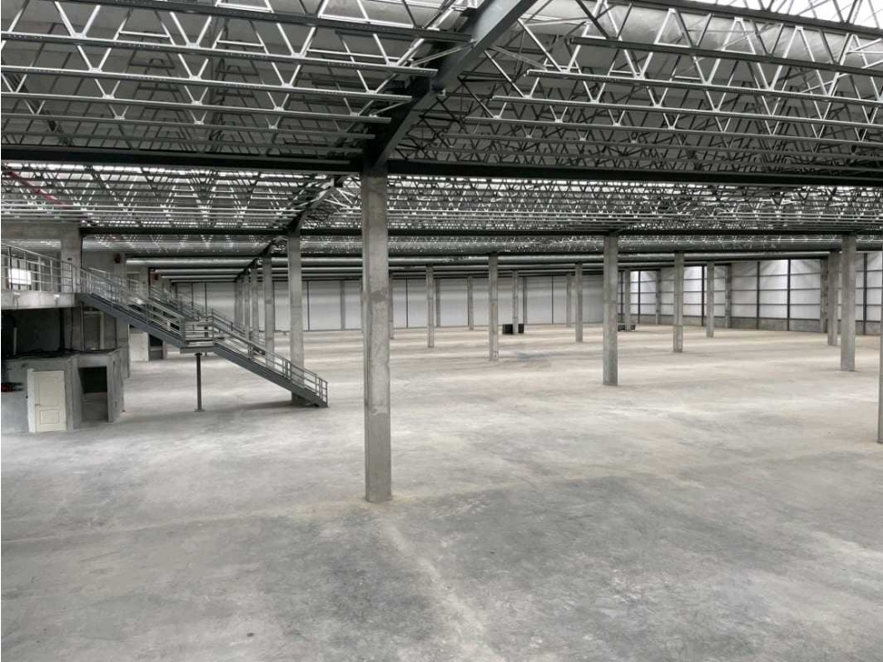GALERAS A ESTRENAR ALQUILER/VENTA PARQUE INDUSTRAL ZONA UNO JP - 3