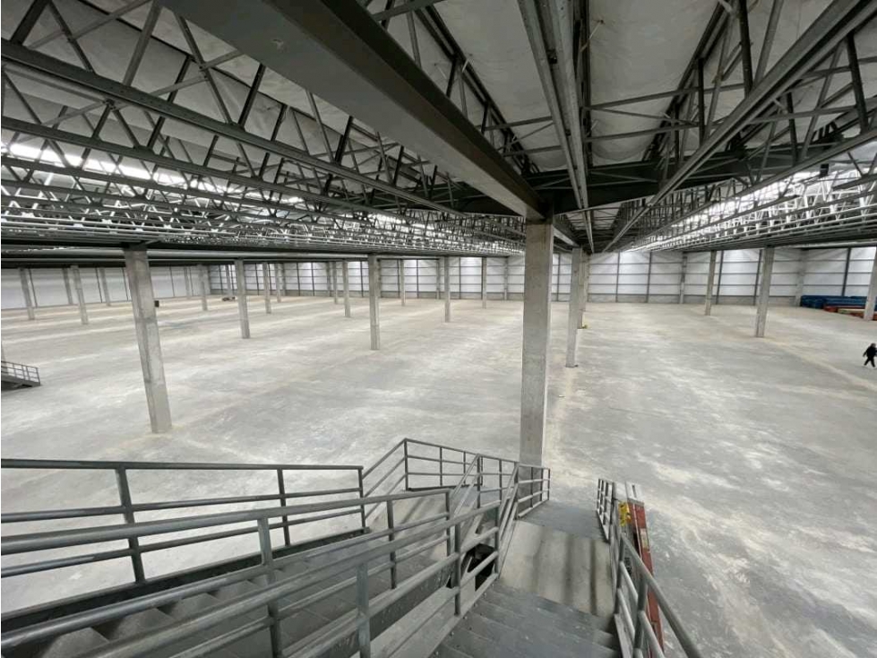 GALERAS A ESTRENAR ALQUILER/VENTA PARQUE INDUSTRAL ZONA UNO JP - 4