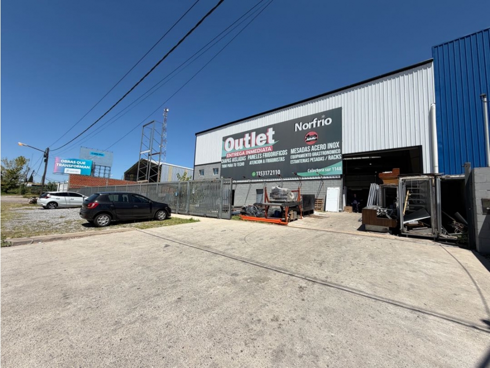 Galpon 970m2 con oficinas en Colectora Sur - 1