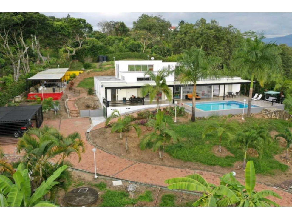Venta de Casa Campestre entre La Mesa y Anapoima en Condominio