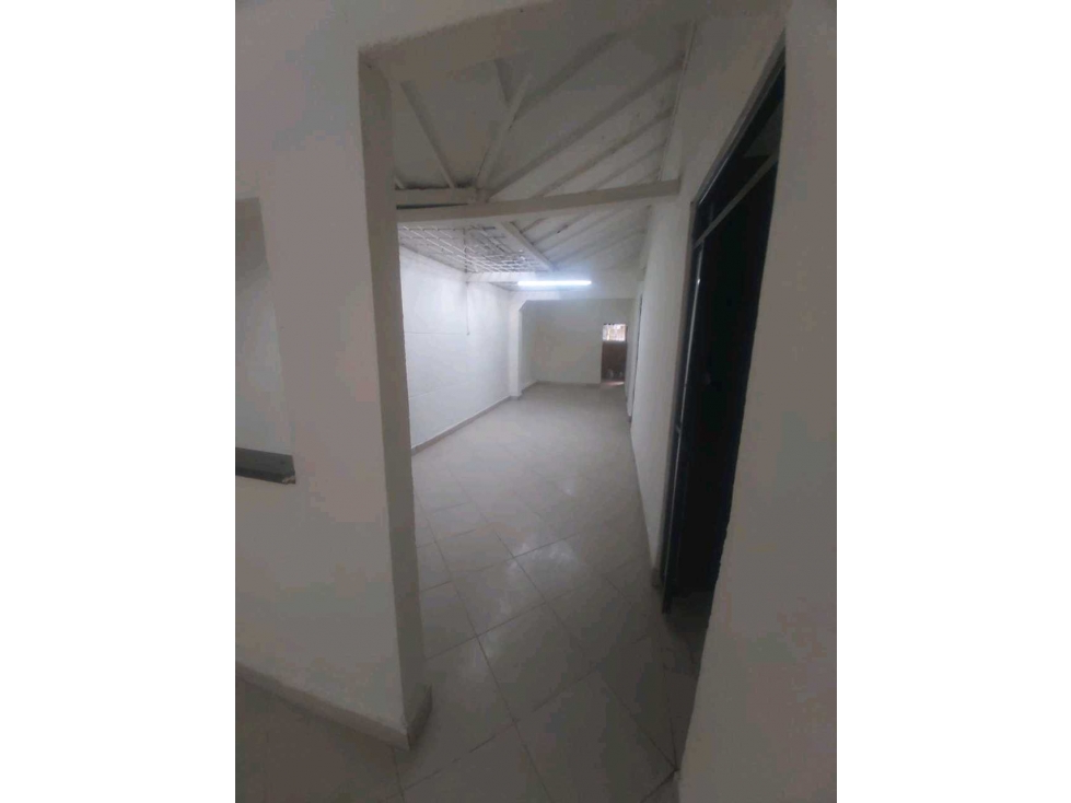 GANGAZO SE VENDE CASA DE TECHO PARA CONSTRUIR 5 PISOS EN BELLO — foto 2