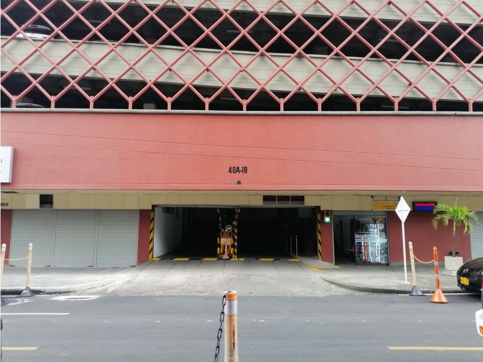 GARAJE 70 EDIFICIO TORRE NUEVO CENTRO LA ALPUJARRA UBICADA EN LA CARR