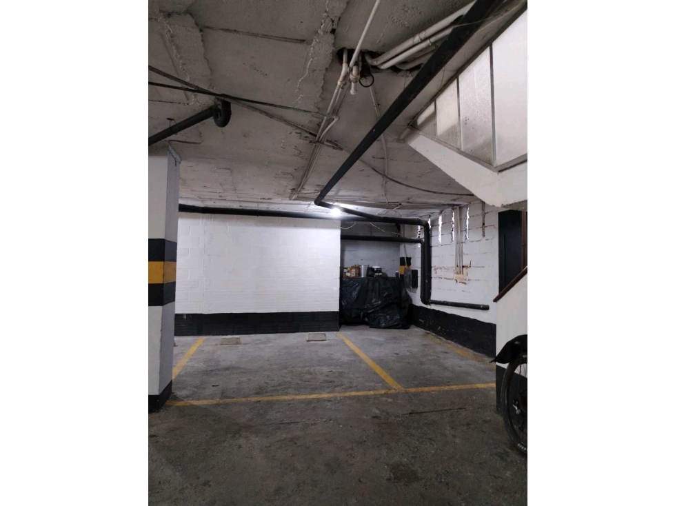 Celda o Parqueadero en Edificio para la Venta — foto 2