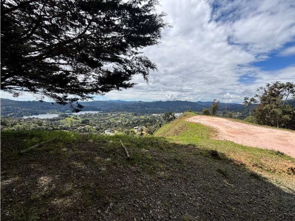 Venta lote campestre en unidad cerrada con vista a represa