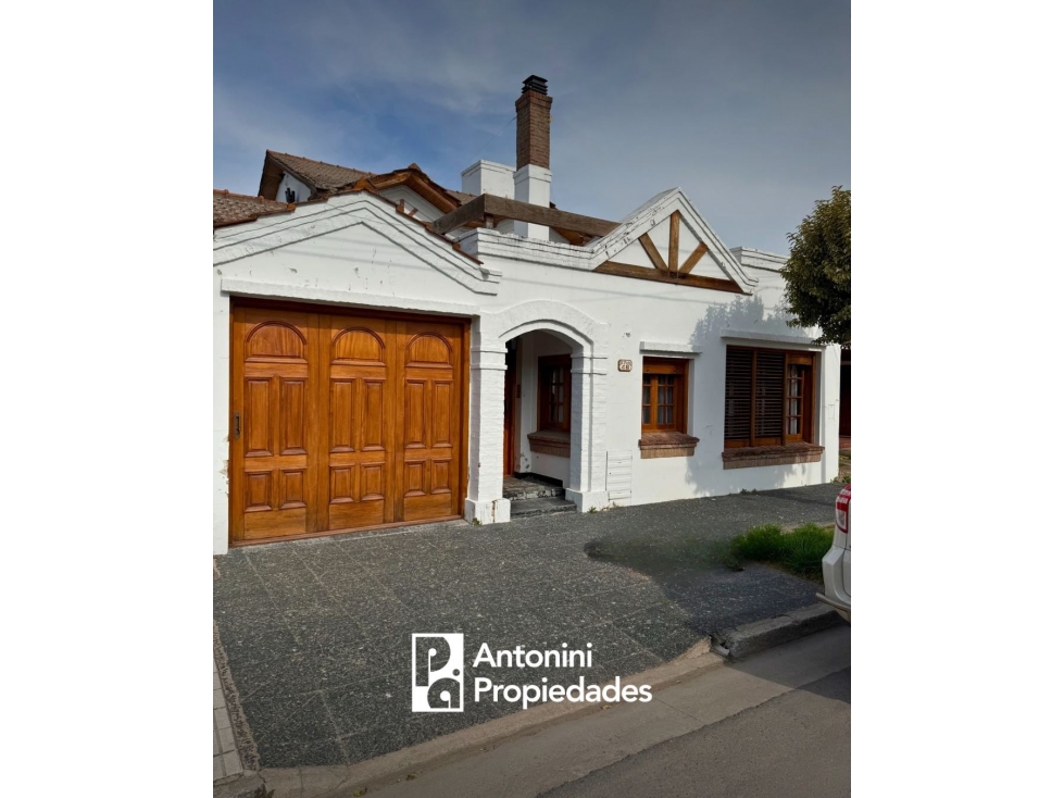 Gran casa a pasos de Av. San Martin