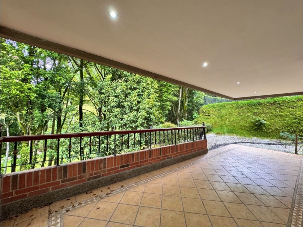 Venta Gran Casa de 3 niveles en El Poblado — foto 5