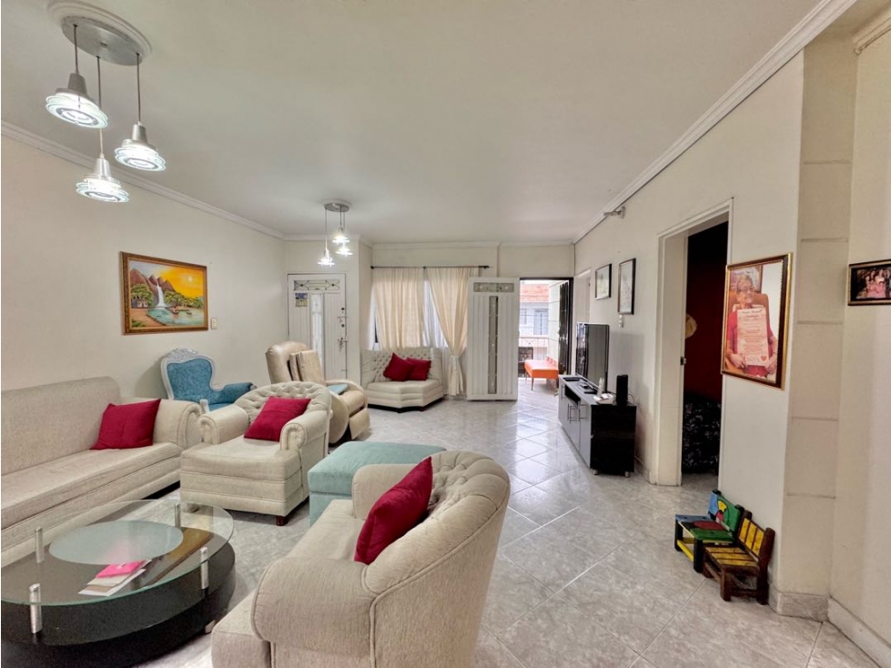 Venta Gran Casa segundo piso Guayabal, Rodeo Norte