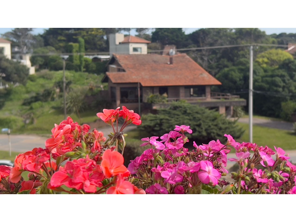 GRAN CHALET EN EL GOLF A 2 CUADRAS DEL MAR