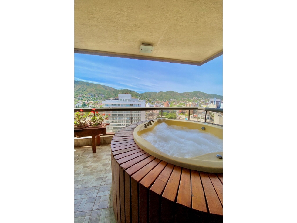 GRAN DEPARTAMENTO CON VISTAS. 3 dormitorios. JACUZZI. TORRE MELOS