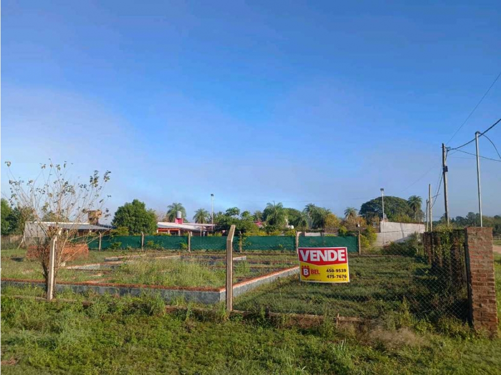 Gran esquina con cerramiento y mejora en Margarita Belén - 2