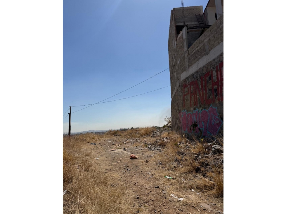 Gran oportunidad de inversión Terreno en Jardines del Tapatío - 2