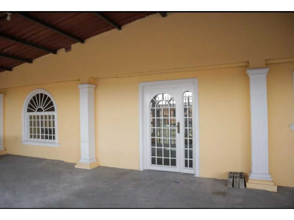 Gran Oportunidad de Negocio! Se Vende Amplia casa con Salón de Belleza