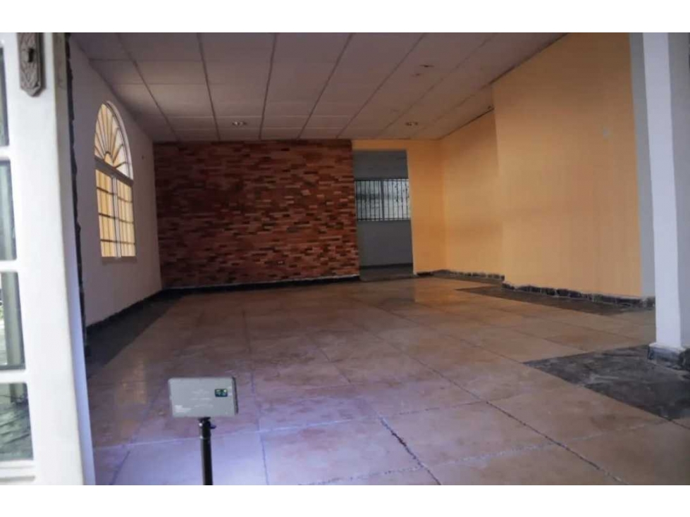 Gran Oportunidad de Negocio! Se Vende Amplia casa con Salón de Belleza — foto 2
