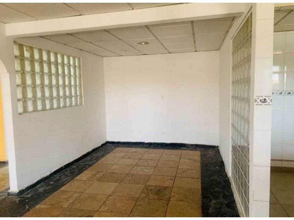 Gran Oportunidad de Negocio! Se Vende Amplia casa con Salón de Belleza — foto 3