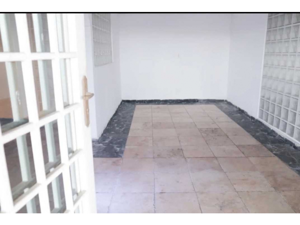 Gran Oportunidad de Negocio! Se Vende Amplia casa con Salón de Belleza — foto 4
