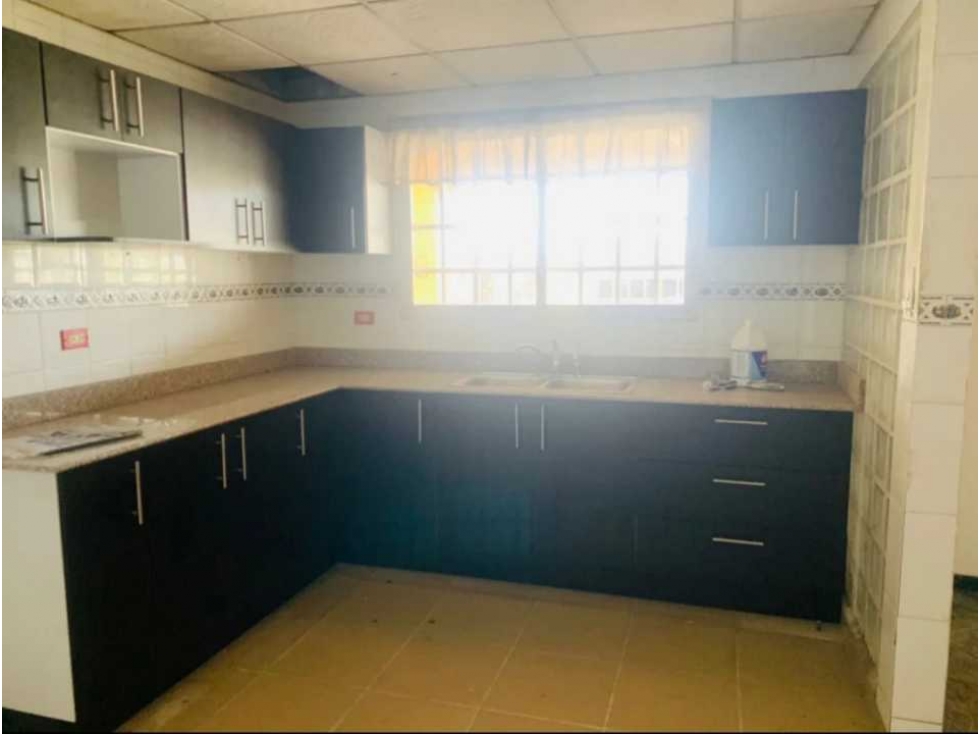 Gran Oportunidad de Negocio! Se Vende Amplia casa con Salón de Belleza — foto 6