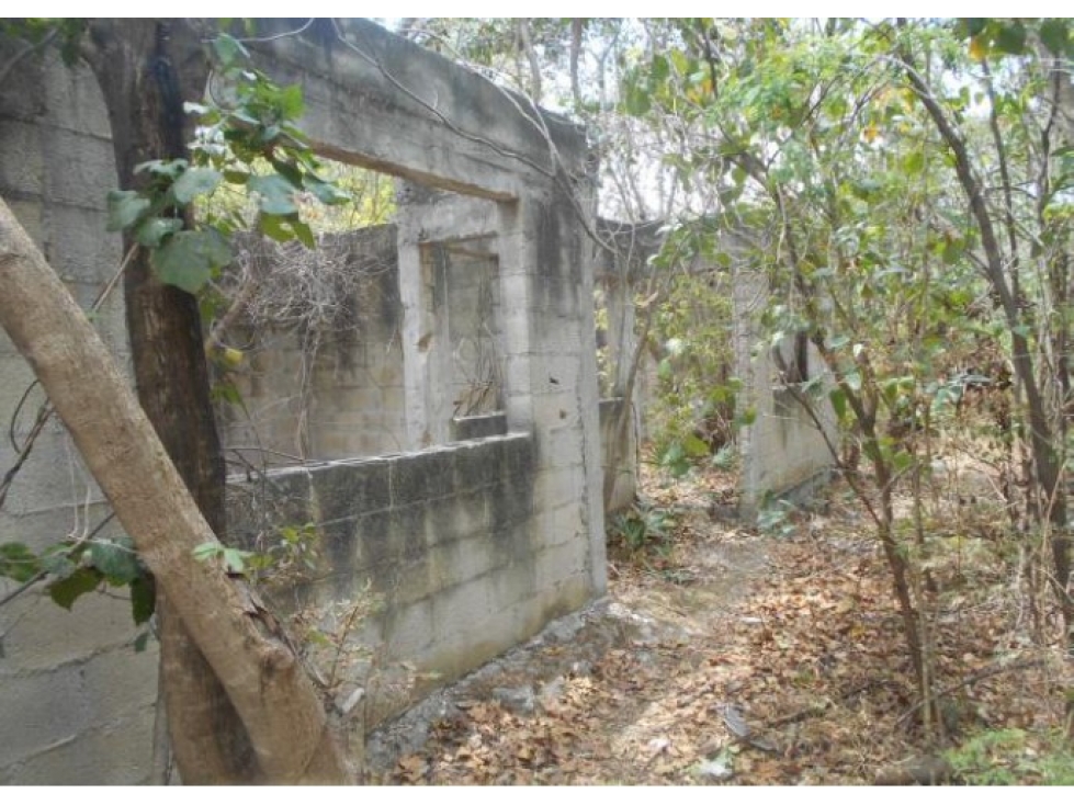 Gran Oportunidad: Terreno de 1450m² con Construcciones en Cancún - 5