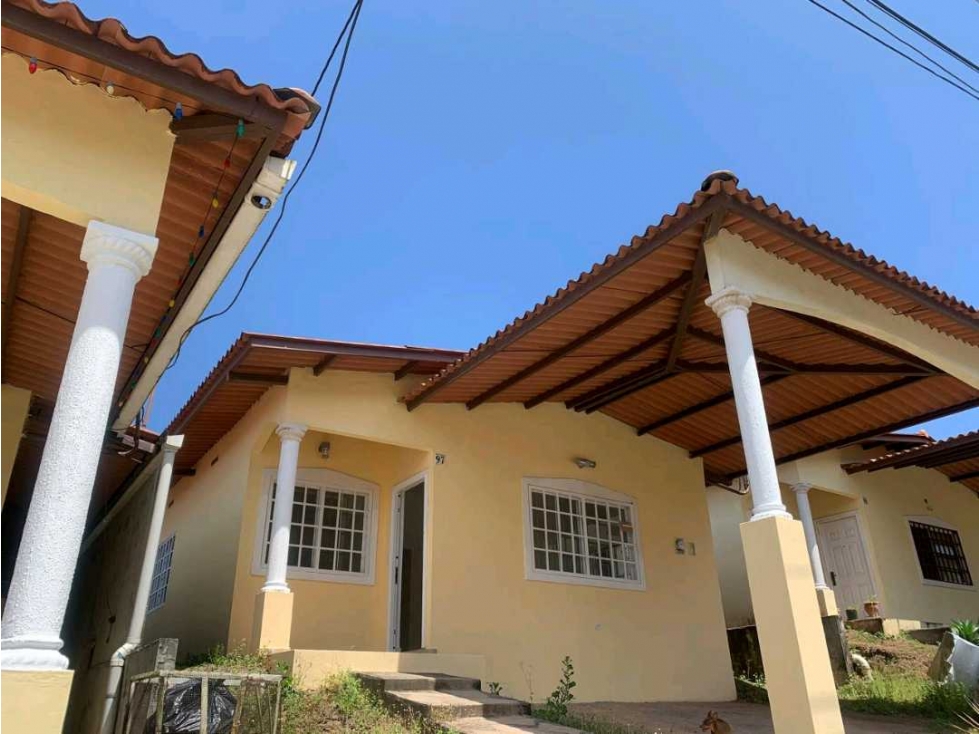 VENDO CASA EN URB. LAS VERDES