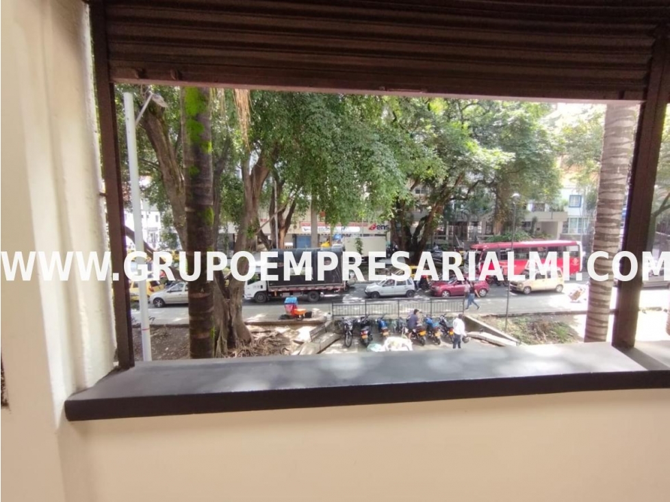 GRANDIOSA BODEGA EN ARRIENDO - SECTOR LA PLAYA COD: 30127 - 2
